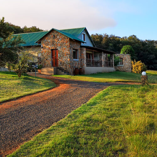 Exterior photo of Stone Cottage at Stonecutters Lodge